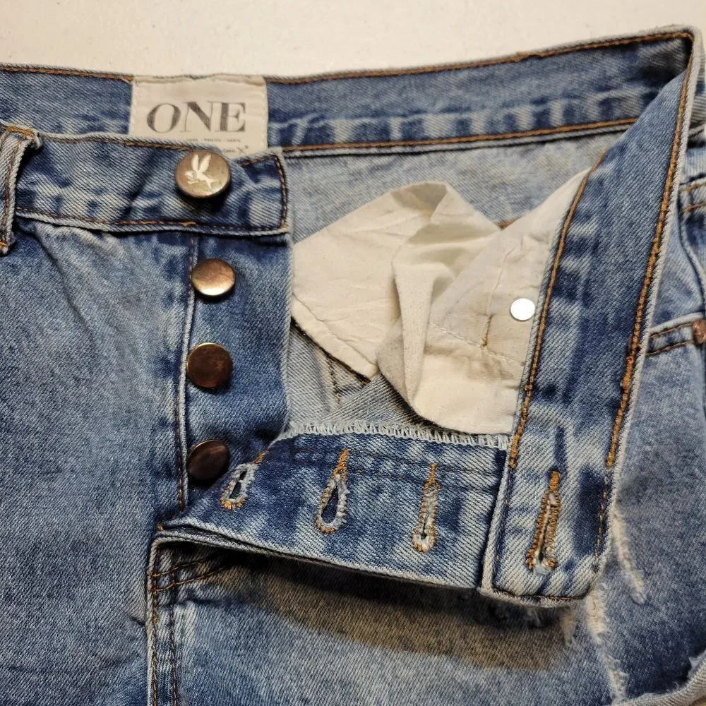 One One Teaspoon Bandits Relaxed Fit Denim Distressed Women Jean Shorts